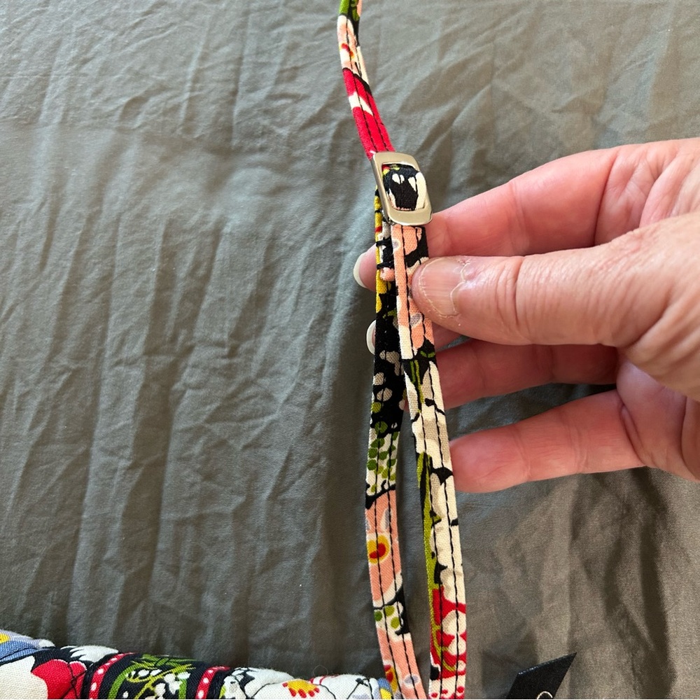 Vera Bradley Tiny Crossbody Purse. - Picture 3 of 11
